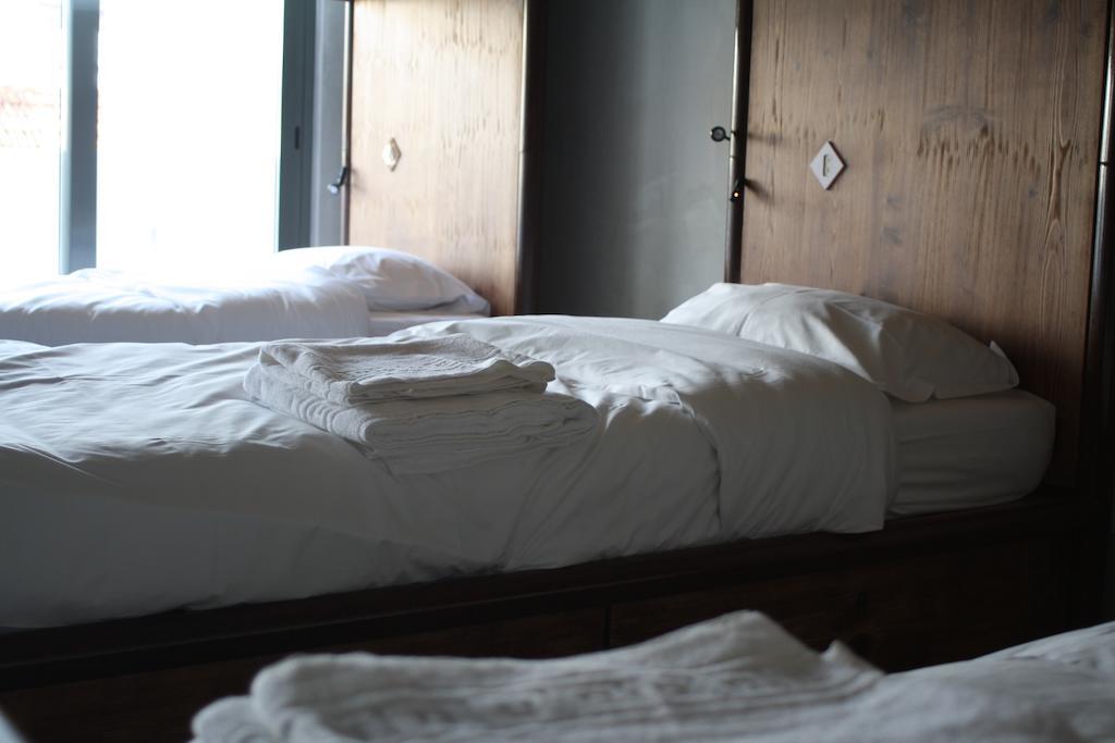 N1 Hostel Apartments And Suites Santarém الغرفة الصورة